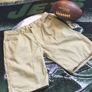 Levi’s khaki jean short 36